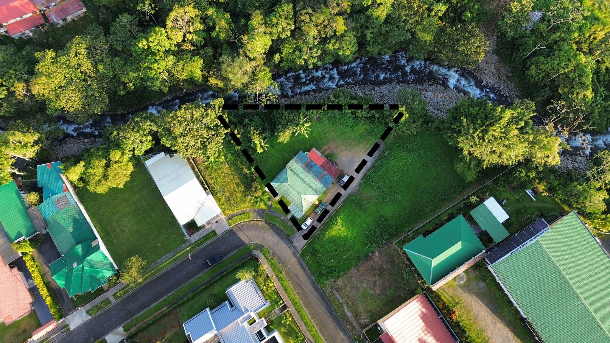 Propiedad en Ciudad Quesada - Terreno + 2 Apartamentos